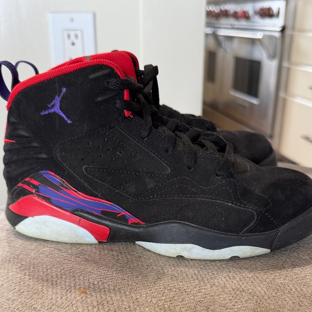 Youth Black and Red Basketball Sneakers - Jordan size 3y
